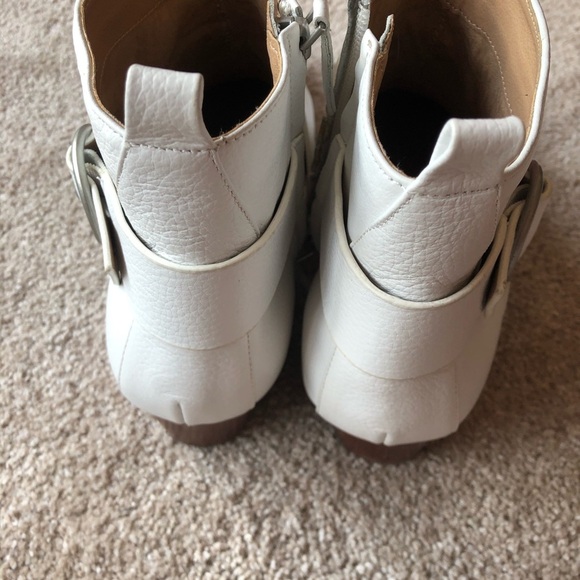 LIKE NEW joe's jeans white leather ankle boot - Picture 4 of 5